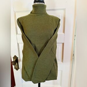 💚EUC 100% Wool, Army Green Turtleneck Sweater, Size Large